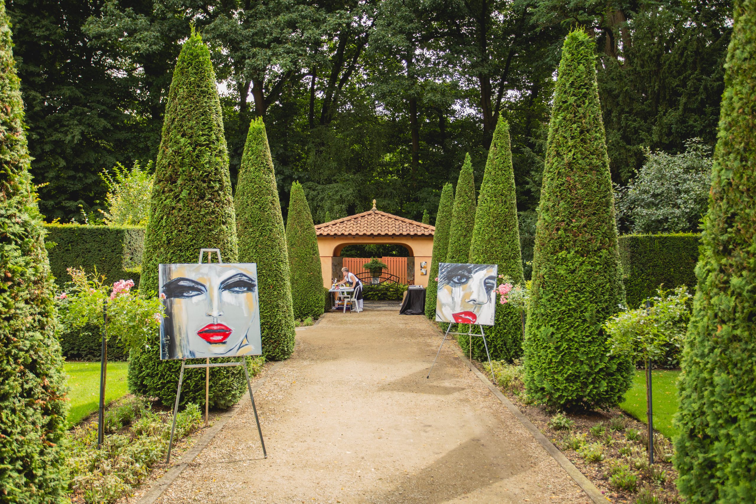 Am Kunstwochenende arbeiten über 30 Künstler live in den Gärten