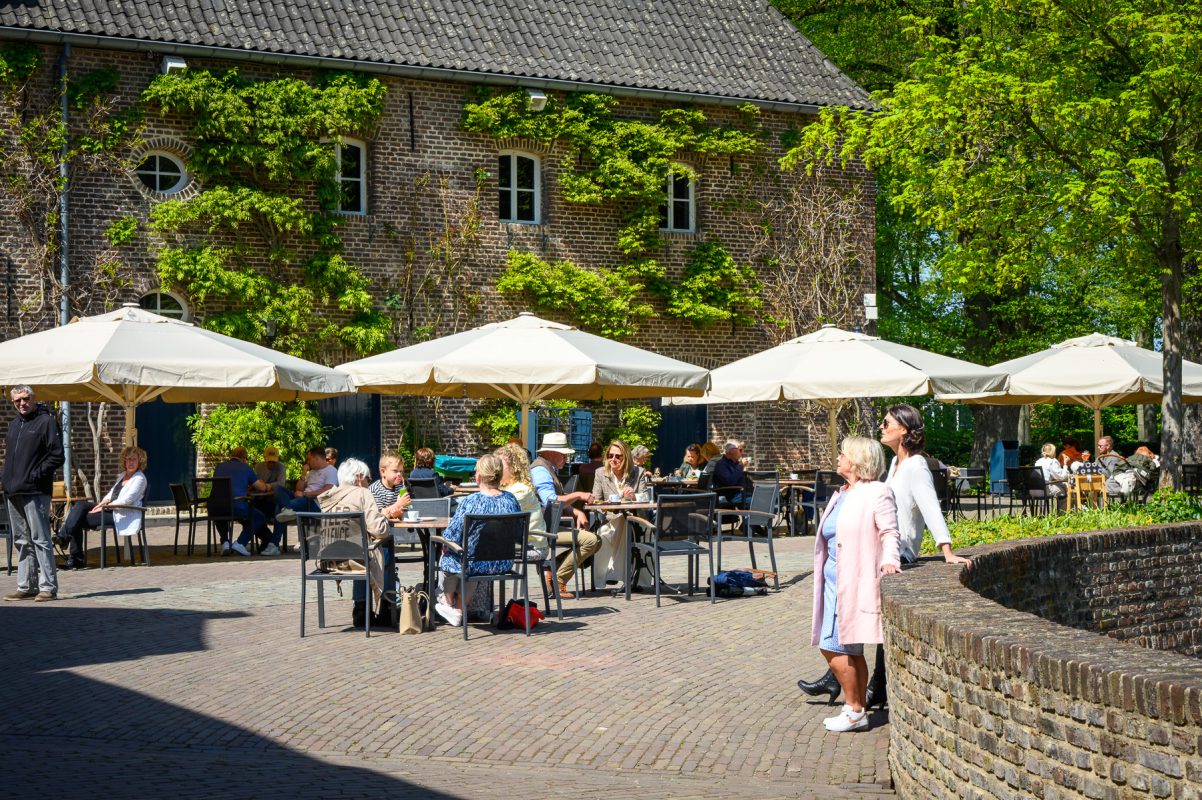 Möchtest du im schönsten Gartenpark der Niederlande arbeiten und dafür sorgen, dass unsere Besucher einen herrlichen Tag bei uns verbringen? 