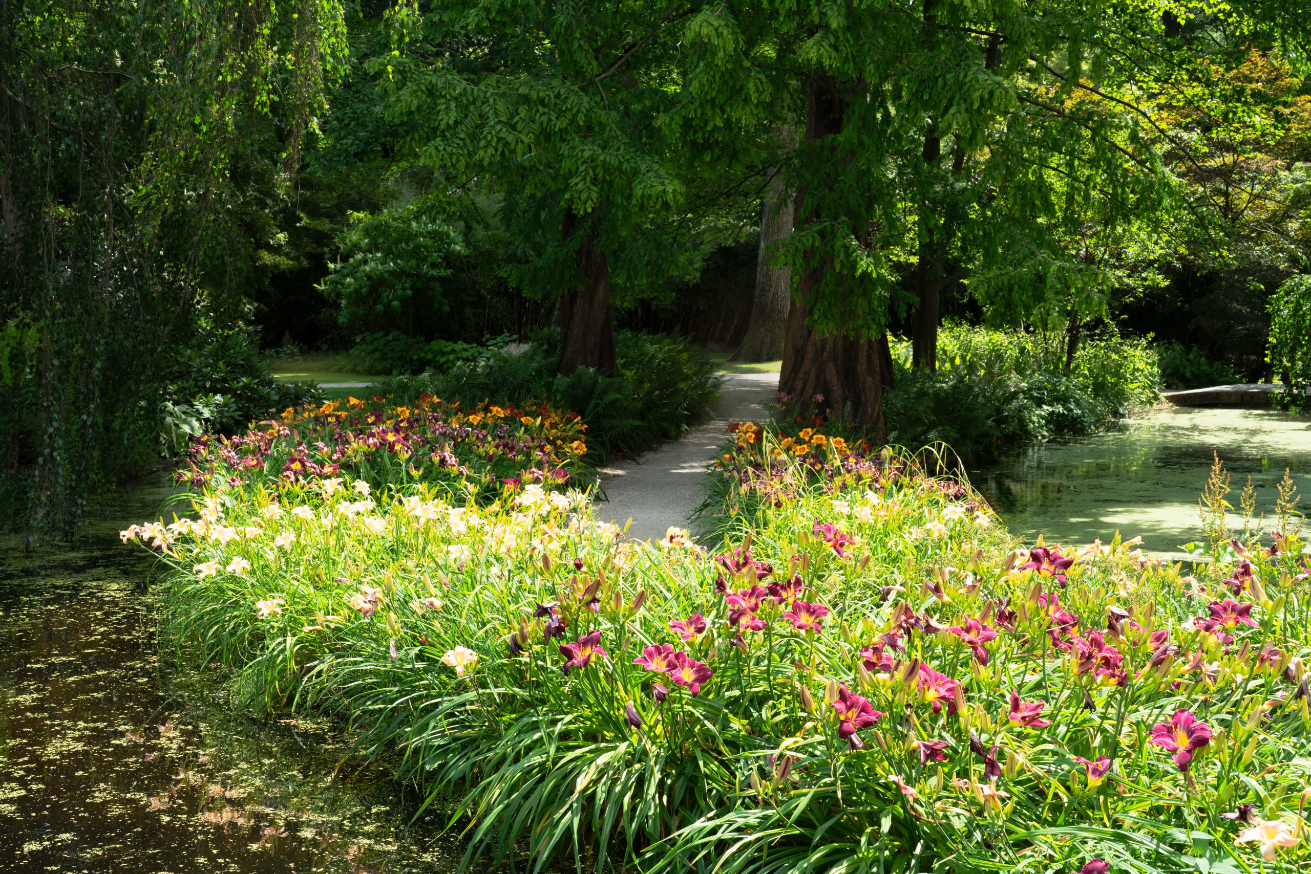 Die Schlossgärten Arcen blühen im Mai besonders bunt